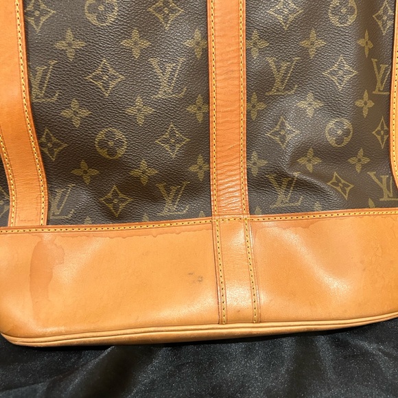Louis Vuitton Monogram
Randonnee GM Drawstring
Bucket Sling Bag EUC …COA - Picture 5 of 15